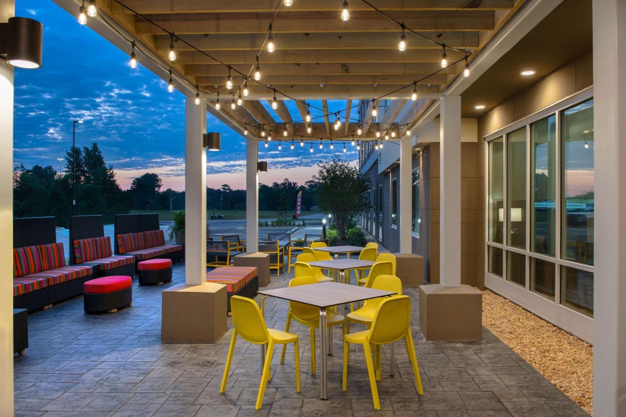 Home2 Suites By Hilton Fayetteville North Exterior photo